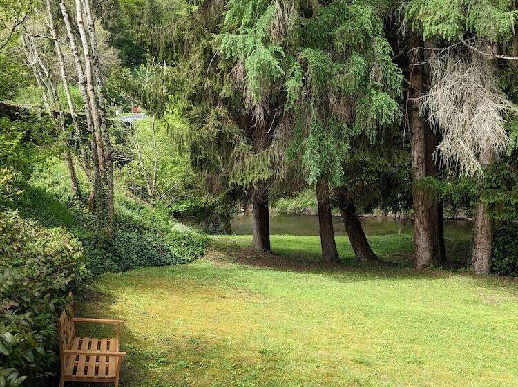 住宿加早餐  Sous Le Chateau
