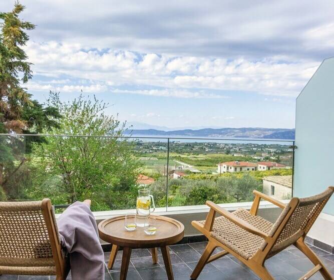 בית מלון כפרי Acro Upscale Residences