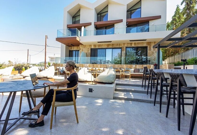 בית מלון כפרי Acro Upscale Residences
