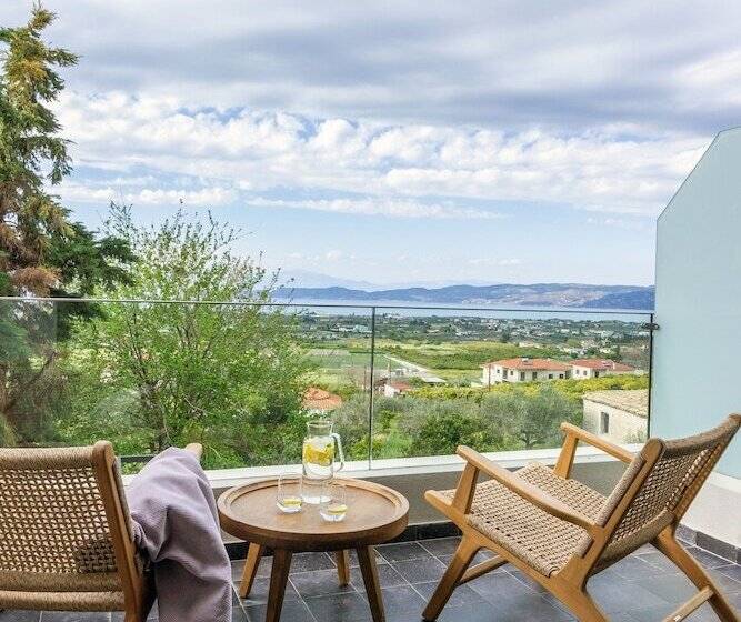 בית מלון כפרי Acro Upscale Residences