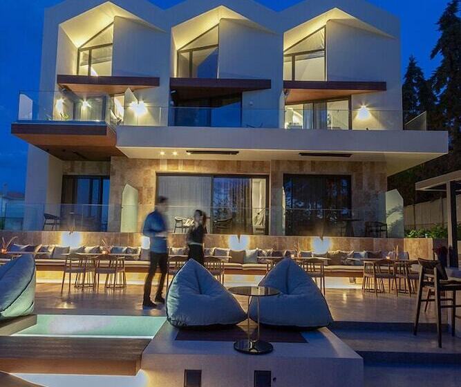 בית מלון כפרי Acro Upscale Residences