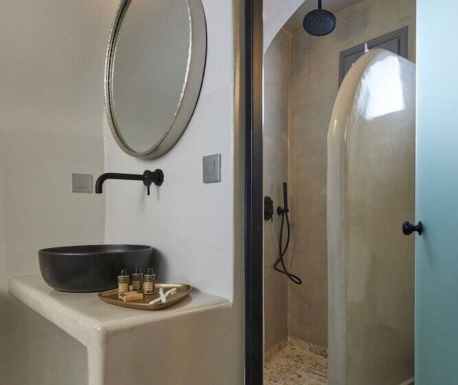 هتل Aecon Suites