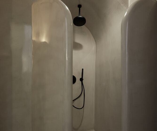 هتل Aecon Suites