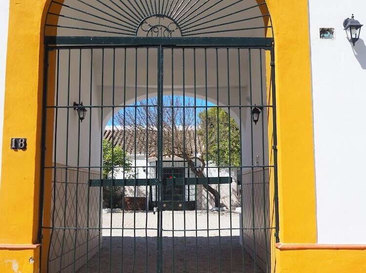 هتل Hacienda Marcharavi