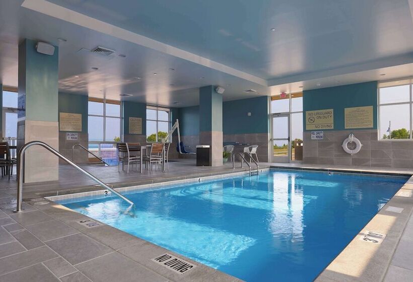 Отель Hampton Inn & Suites Manistee Waterfront