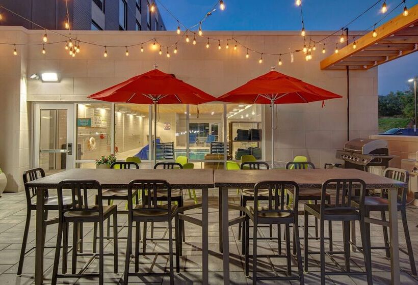 هتل Home2 Suites By Hilton Grand Rapids Airport