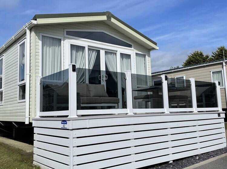 ホテル Poole Harbour View Lodge At Rockley Park