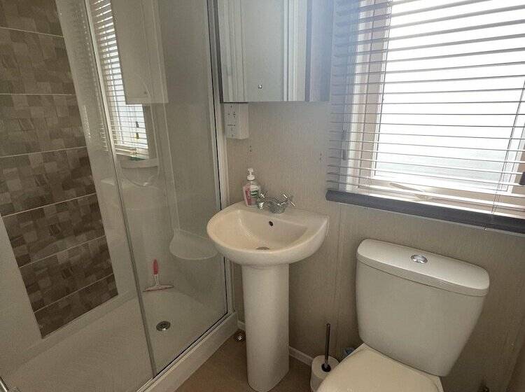 ホテル Poole Harbour View Lodge At Rockley Park