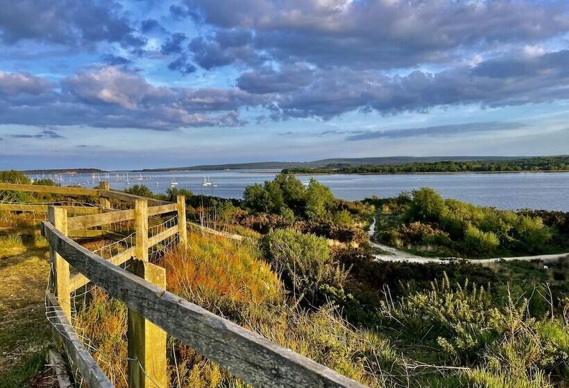 ホテル Poole Harbour View Lodge At Rockley Park