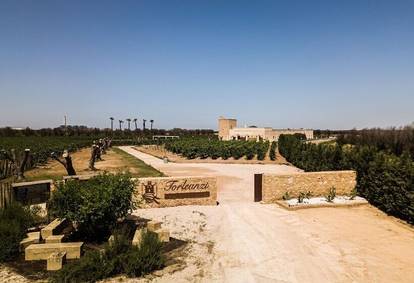 فندق ريفى Masseria Torleanzi   Wine Relais