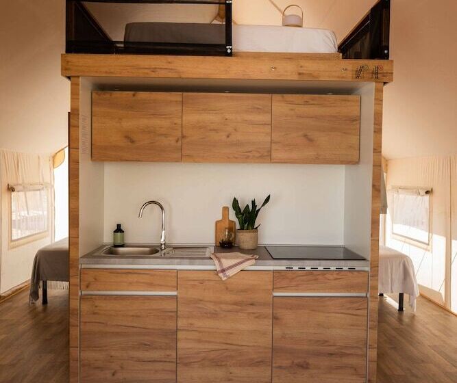 هتل Wecamp Cadaqués