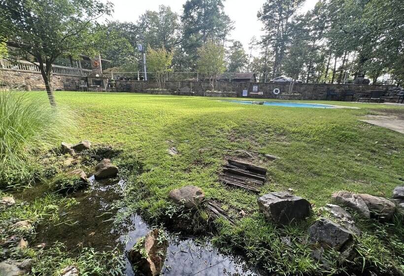 One Bedroom, One Bath Log Sided Cottage With Private Hot Tub On Lake Ouachita. By Redawning