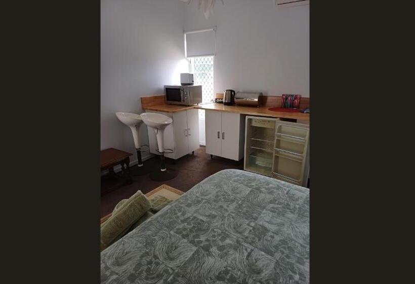 פנסיון Room In Guest Room   Cozy Room With Separate Entrance And Ensuit Bathroom