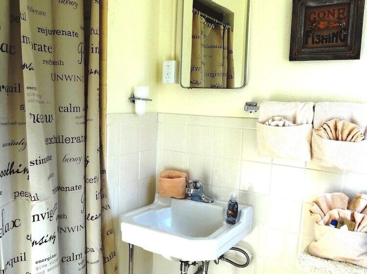 Queen Guest Room Located At The Joplin Inn At The Entrance To Mountain Harbor, , Just 2 1/2 Miles Fr