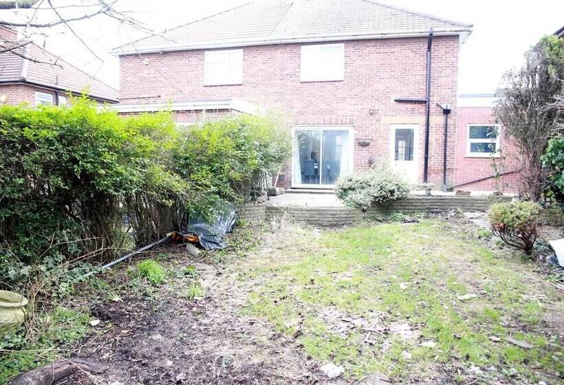 住所  Deluxe 4 Bed House Close2 Wembley Stadium