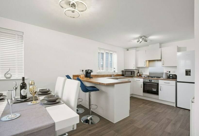 住所  New Luxury 3 Bed House In Oulton Broad Lowestoft
