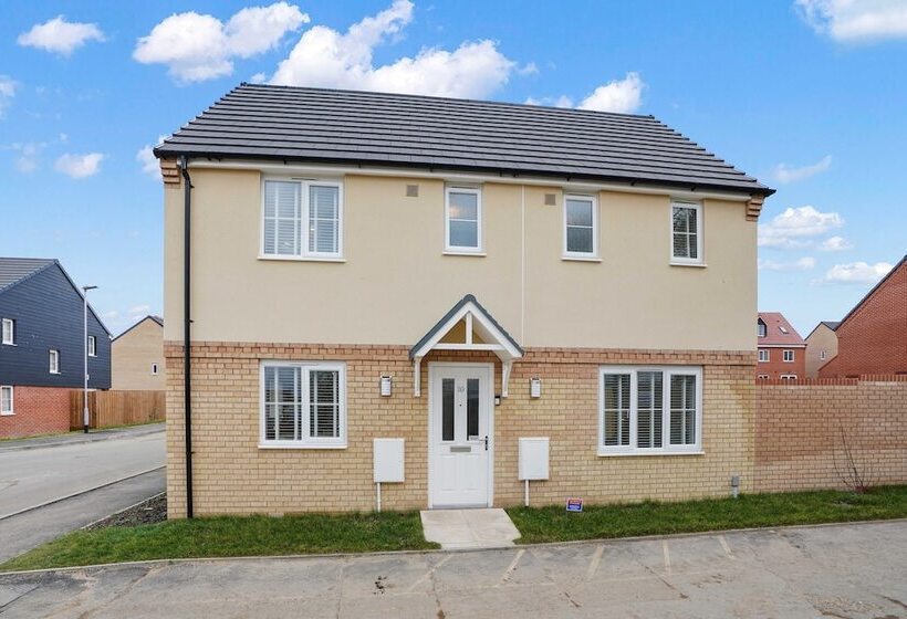 住所  New Luxury 3 Bed House In Oulton Broad Lowestoft