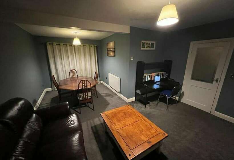 اقامتگاه Remarkable 3 Bed House In Westcliff On Sea