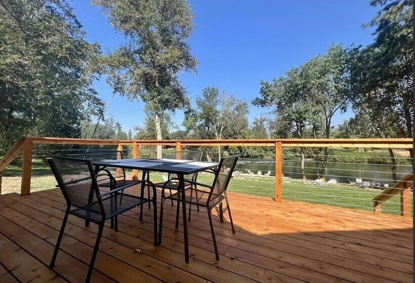 Rogue River Resort