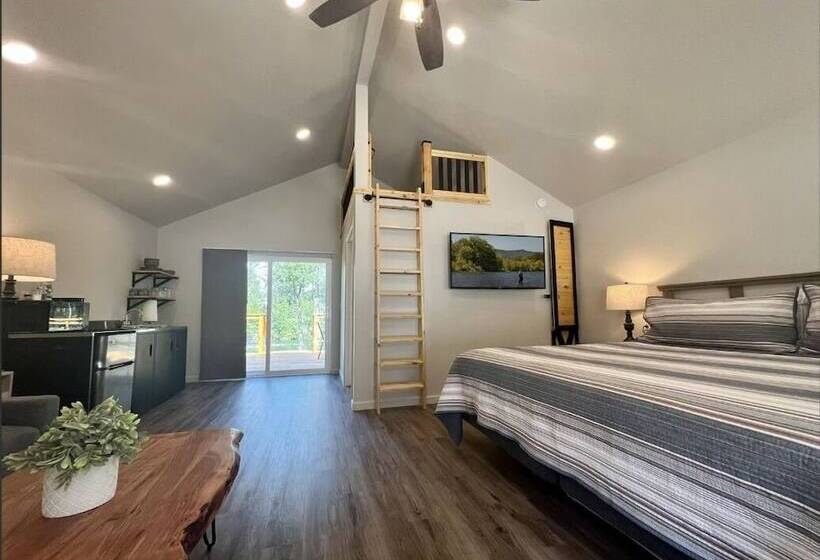 Rogue River Resort
