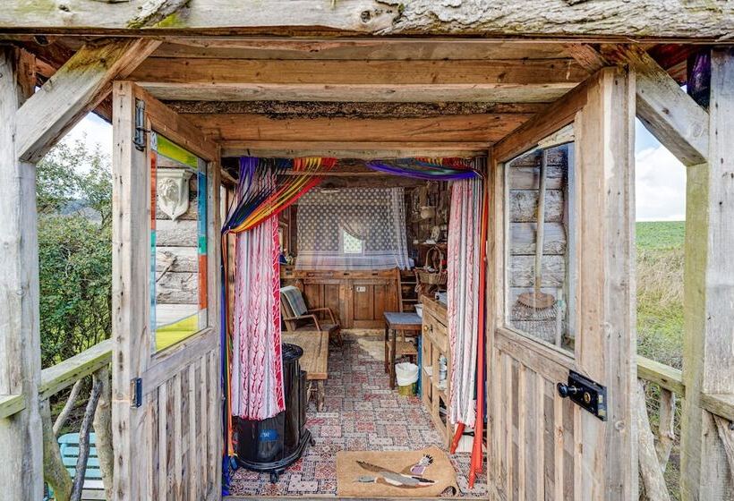 2x Double Bed   Glamping Wagon, Dalby Forest