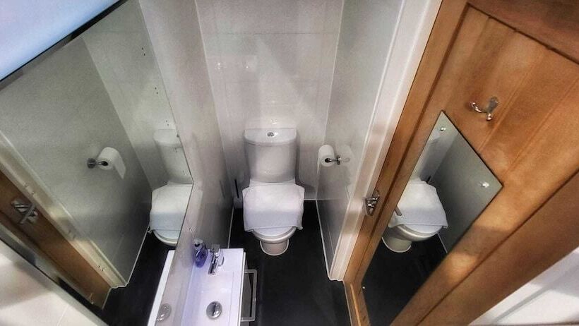 Deepcut Lodge Bed & Breakfast