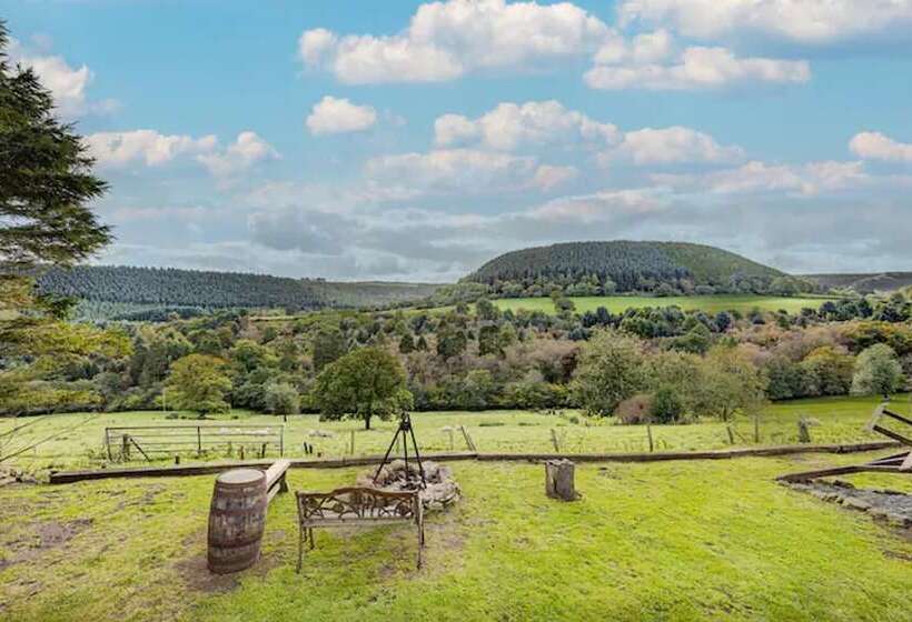 Glamping Wagon   1 X Double Bed, 2 X Single Bed
