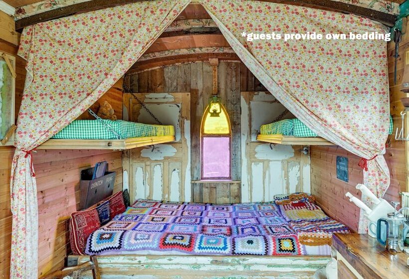 Glamping Wagon   1 X Double Bed, 2 X Single Bed