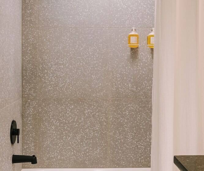 Отель Sonder Cirrus