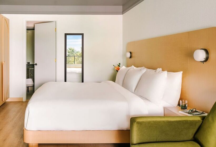 Отель Sonder Cirrus