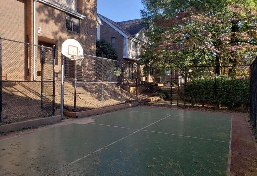 בית מלון כפרי Tysons Corner Suites, A Baymont By Wyndham