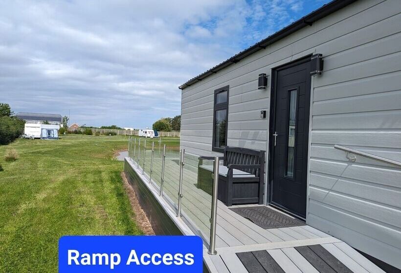 בית מלון כפרי Waterside Lodge   Dog Friendly, Sutton On Sea