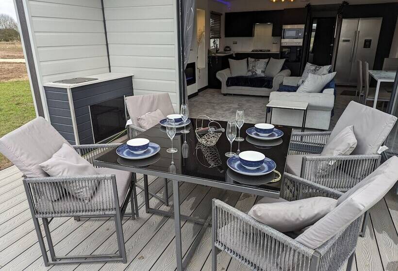 בית מלון כפרי Waterside Lodge   Dog Friendly, Sutton On Sea