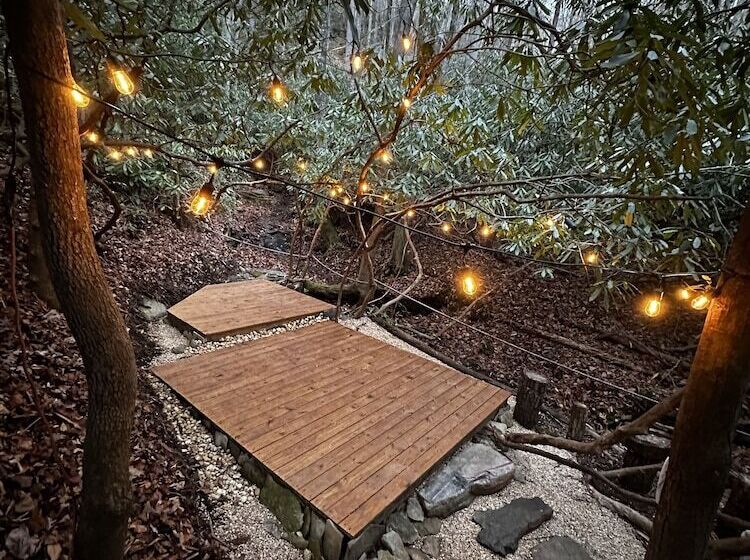 Meraki Escape    Log Cabins W/hot Tubs + Pet Friendly