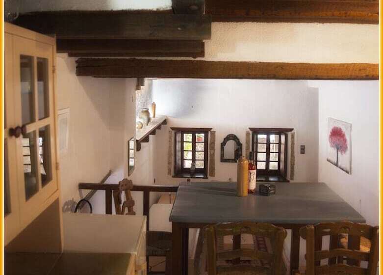پانسیون Menexes Suites Monemvasia