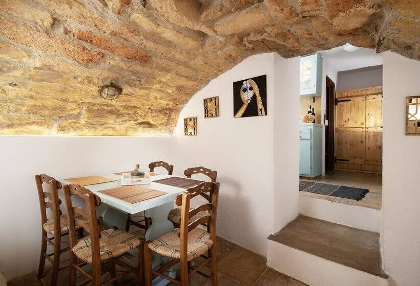 پانسیون Menexes Suites Monemvasia