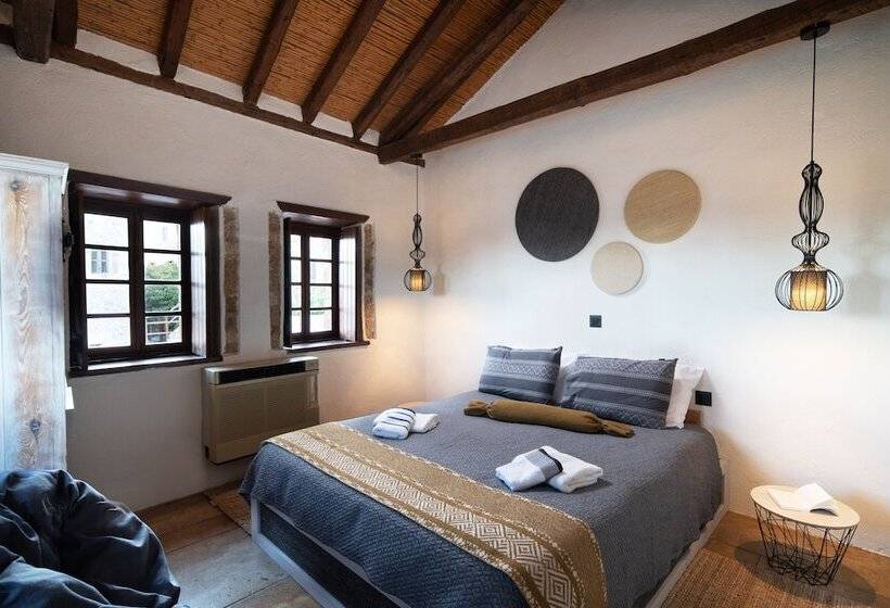 پانسیون Menexes Suites Monemvasia