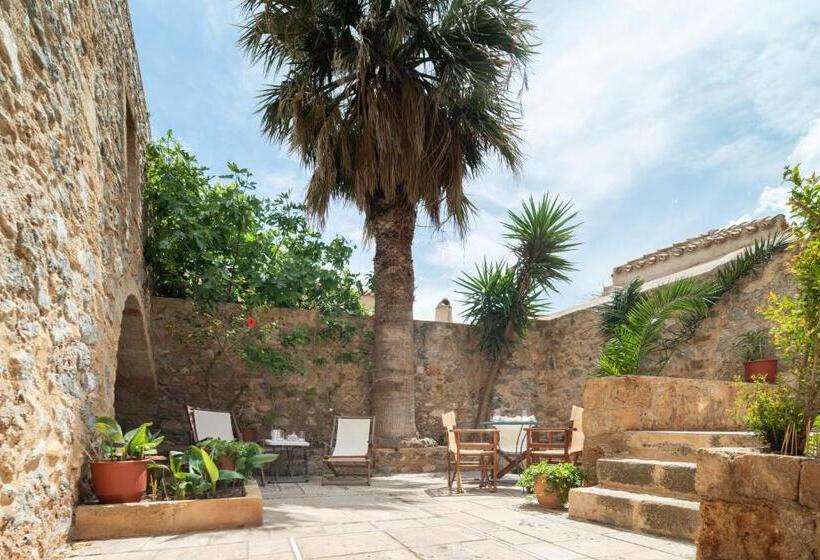 پانسیون Menexes Suites Monemvasia