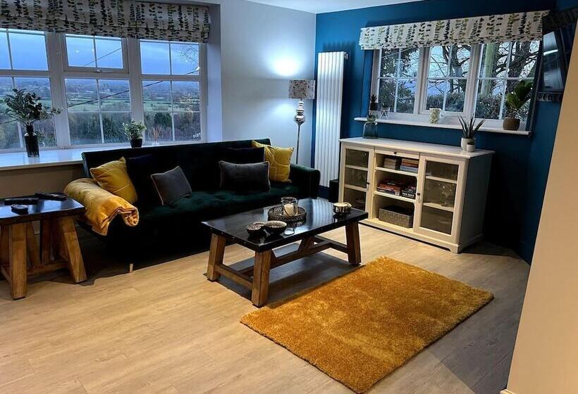 דירת נופש Cottage With Stunning Views And Hot Tub