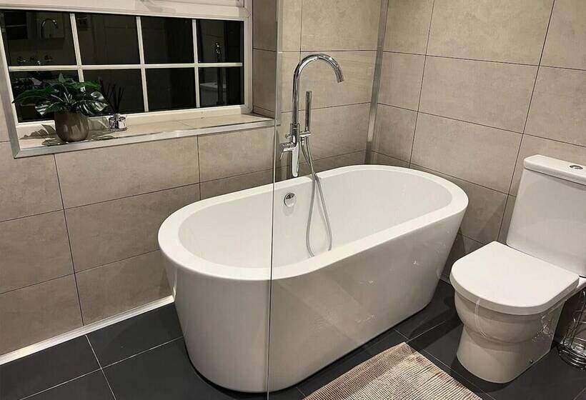 דירת נופש Cottage With Stunning Views And Hot Tub