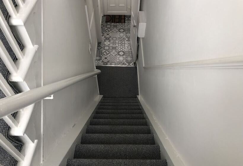住所  Jarrow,tyneside Ideal For Contractors Park Free