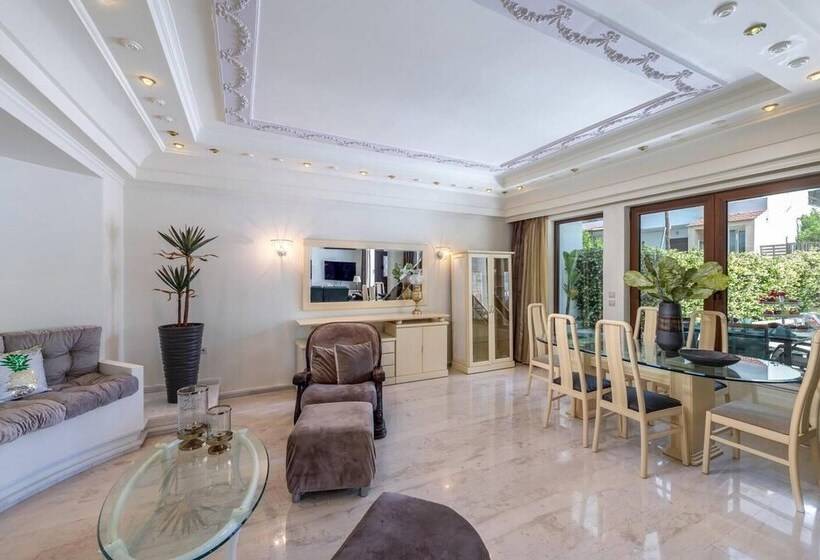 דירת נופש Mikaela S Pool House