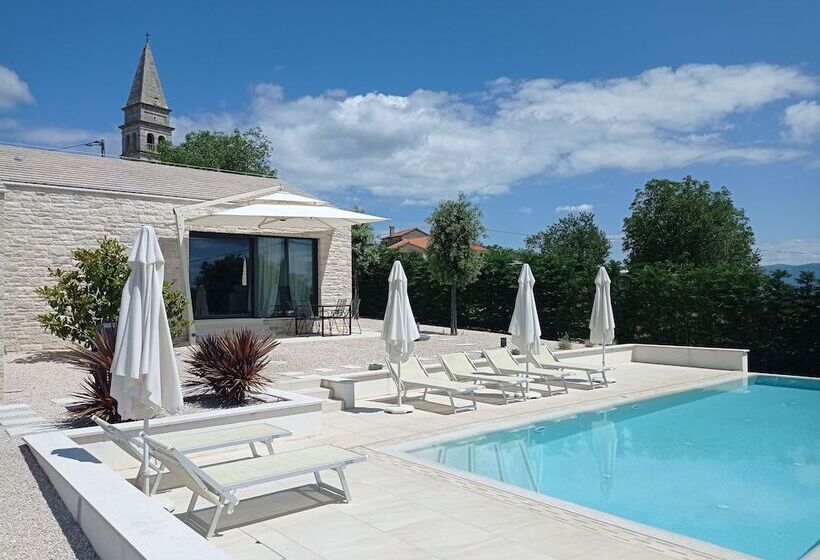 إقامة Remarkable 2 Bed House In Zrenj