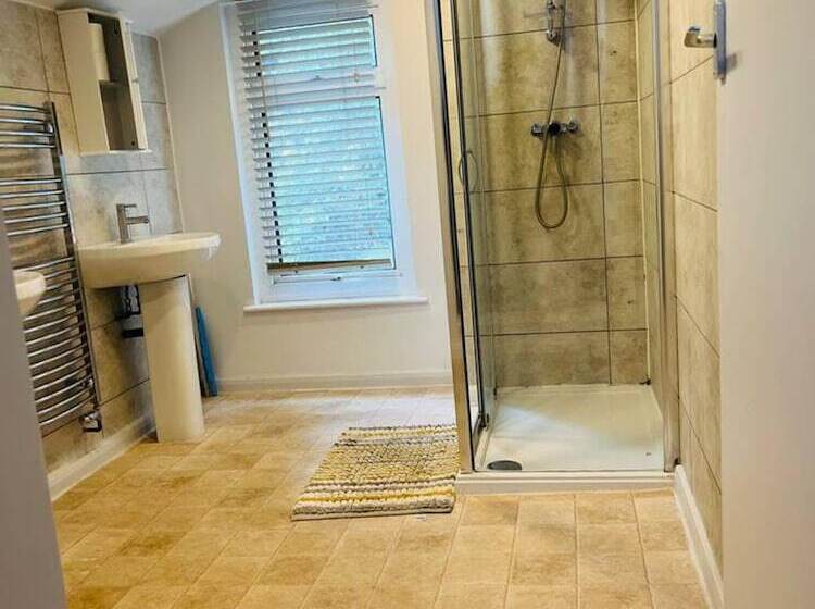 住所  Stunning 2 Bed House In Chatham