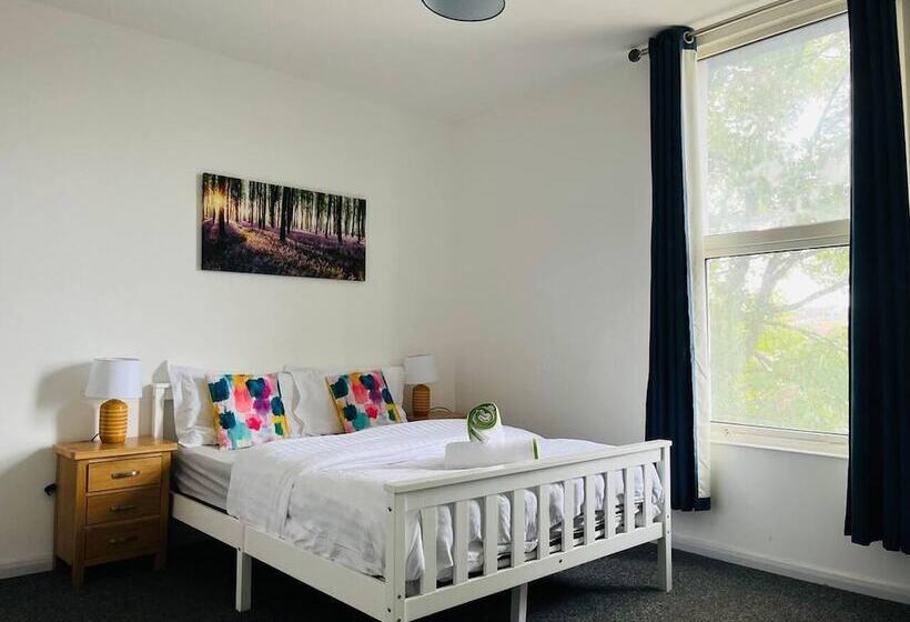 住所  Stunning 2 Bed House In Chatham