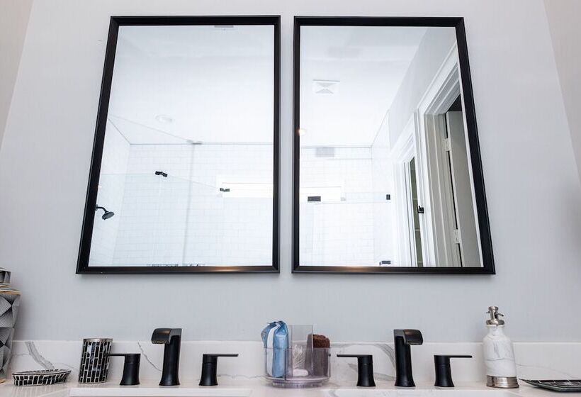 اقامتگاه Stylish Luxury Downtown Home