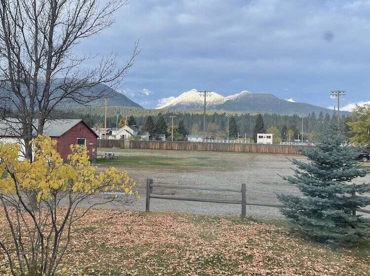 منتجع Travellers Rest Cabins And Rv Park