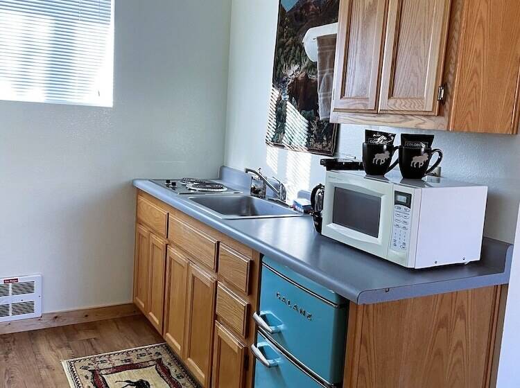 منتجع Travellers Rest Cabins And Rv Park