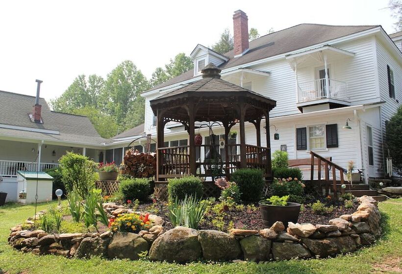 The Sautee Inn Bed & Breakfast