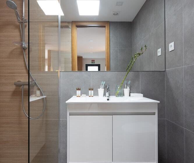 Abraços Dos Avós   Casas De Aldeia